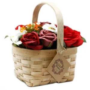 grande-bouquet-vermelho-em-cesto-de-vime